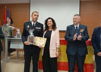 La Asociación de Policías Veteranos distingue a la Agencia de Seguridad y Emergencias 112 en Alcalá por su labor de coordinación y respuesta
