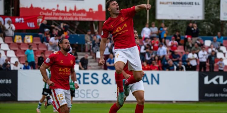 El RSD Alcalá vuelve a El Val con oficio y vence al Quintanar del Rey con gol de Javi Hernández 1 Imagen: RSD Alcalá