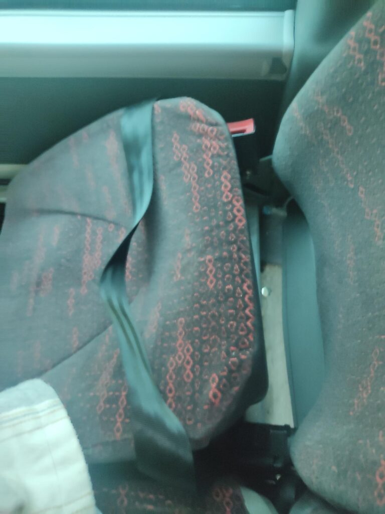 Usuarios denuncian el deterioro y la falta de limpieza en los autobuses interurbanos 5 578427502 1427104135800479 2129162235849828654 n