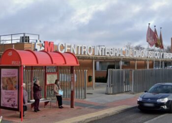 Desalojado el centro de especialidades Francisco Díaz tras un incendio en el área de Rayos X en Alcalá