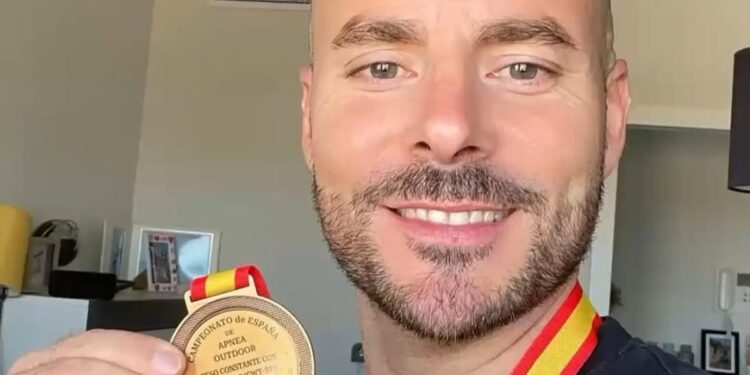 ¡6 minutos y 35 segundos de apnea! El alcalaíno Fabien Ducos logra el bronce en el Campeonato de España en Lanzarote 1 Fabien Ducos / @fabienducos