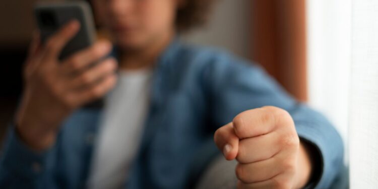 El ciberacoso aumenta en adolescentes y cambia la convivencia escolar dentro y fuera de las aulas 1 Freepik