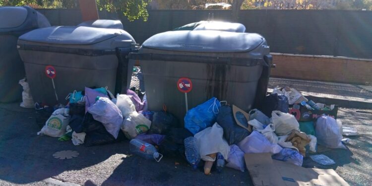 “Pagamos más, pero Alcalá está peor”: El PSOE denuncia que la limpieza urbana empeora pese al aumento del coste para los hogares 1 Imagen: Redes Sociales