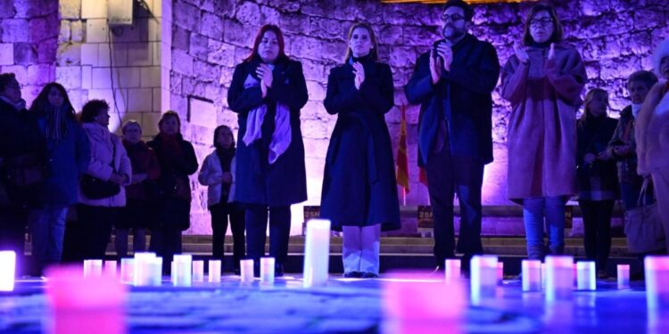 Alcalá recuerda a las víctimas de violencia machista con un encendido de velas en las Ruinas de Santa María 1 Imagen: Ayuntamiento de Alcalá