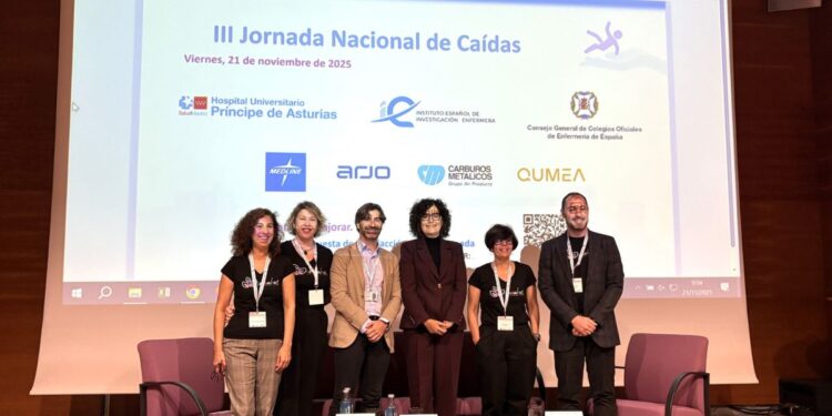 El Hospital Universitario Príncipe de Asturias acoge las III Jornadas Nacionales de Caídas 1 Guadalupe Fontán, coordinadora del Instituto Español de Investigación del Consejo General de Enfermería; María Ángeles Gómez , directora de enfermería del Hospital Universitario Príncipe de Asturias e investigadora principal del Proyecto INCAHES; Mario García Gil, director gerente del Hospital Universitario Príncipe de Asturias; Elena Fernández Cano, gerente de Cuidados del Servicio Madrileño de Salud; María Victoria Mateos, supervisora de Formación e Investigación del Hospital Universitario Príncipe de Asturias e investigadora principal del Proyecto INCAHES; Roberto Guerrero, enfermero del Instituto Español de Investigación del Consejo General de Enfermería.