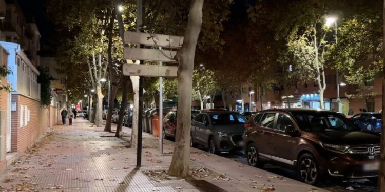 La calle José María Pereda estrena iluminación reforzada que busca mejorar la visibilidad en aceras y pasos de peatones 1 Imagen: Ayuntamiento de Alcalá