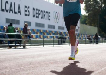 La XII Carrera contra el Cáncer vuelve a llenar El Val y refuerza el apoyo comunitario a pacientes y familias
