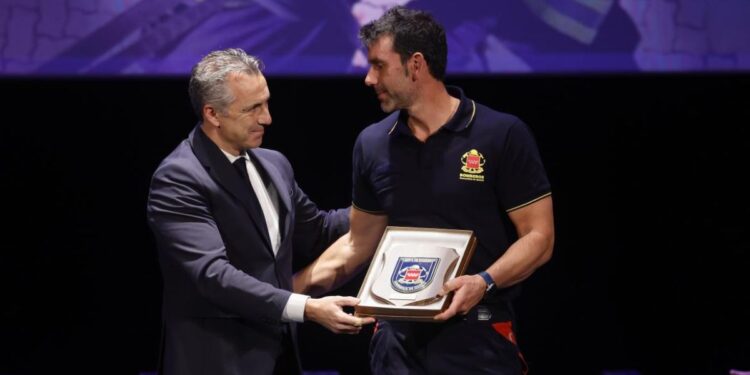 Actuaciones heroicas y 50 años de servicio: Alcalá acoge los Premios y Honores de Bomberos 1 Imagen: Comunidad de Madrid