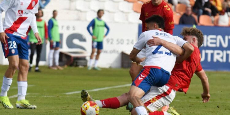 Un penalti y la superioridad del líder condenan al Alcalá a su primera derrota en El Val 1 Imagen: RSD Alcalá