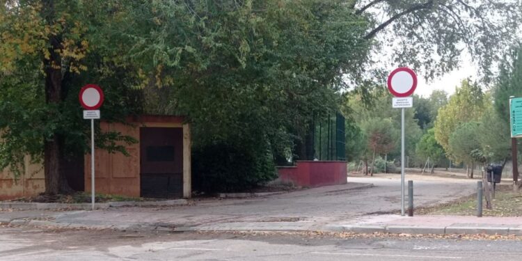 Nuevas señales y multas para evitar el acceso de vehículos al Parque de Espartales y proteger el corredor verde del Camarmilla 1 Imagen: Espartales Unidos