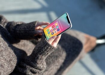 La Policía alerta de una estafa en WhatsApp que suplanta a contactos cercanos mediante el mensaje «Vota por mi hijo»