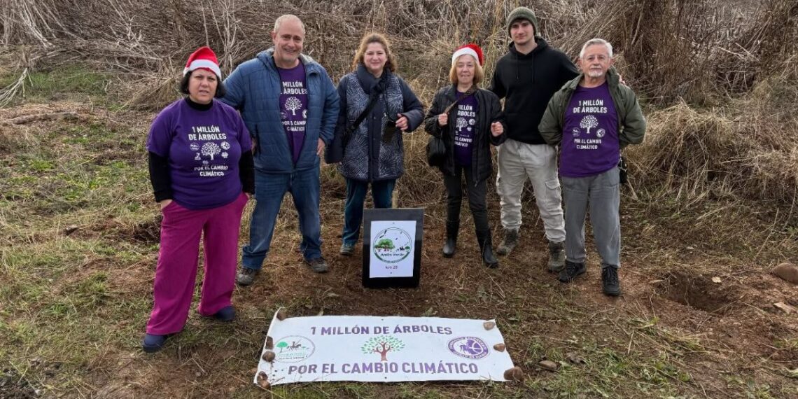 El movimiento 1 Millón de Árboles celebra su aniversario con una plantación navideña en el Anillo Verde de Alcalá 1 1millondearboles navidad
