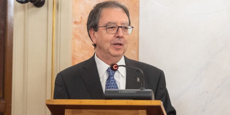 Fernando Galván - Imagen: Ayuntamiento de Alcalá