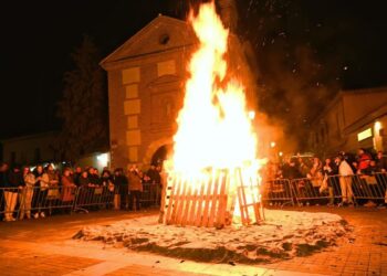 Santa Lucía Folk y su hoguera encabezan un fin de semana de conciertos, teatro y deporte en Alcalá