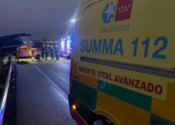 Fallece un conductor de 51 años tras un choque frontal entre un turismo y un camión en la M-100, en Daganzo de Arriba