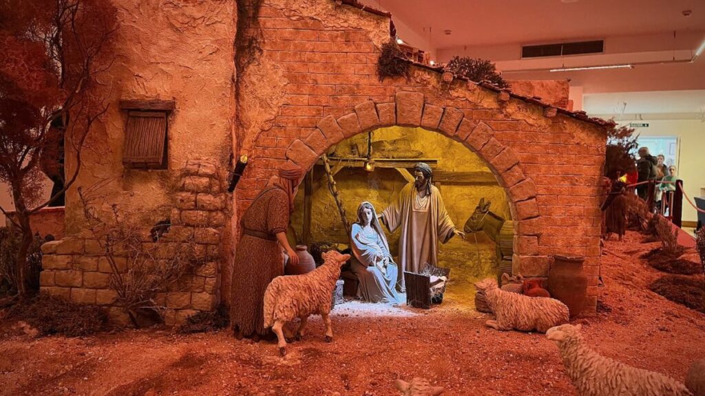 Santa María la Rica acoge por primera vez el Gran Belén Tradicional tras 25 años en la Casa de la Entrevista 1 belen asociacion belenistas