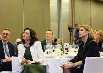 El Gobierno de Ayuso respalda a Piquet tras el cese de Acosta como teniente de alcalde 2 Ayuso arropa a Judith Piquet y reivindica el “modelo Madrid” en Alcalá en una cena navideña con más de 200 asistentes