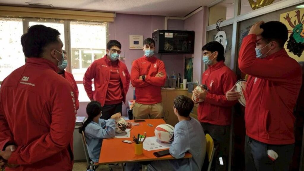 El Rugby Alcalá mantiene su tradición navideña y reparte balones entre los niños ingresados en el Hospital Príncipe de Asturias 1 hupa rugby alcala