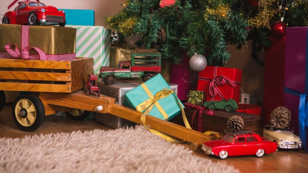 La campaña de recogida de juguetes de CAJE vuelve en diciembre para apoyar a familias vulnerables de Alcalá 1 juguetes arbol navidad