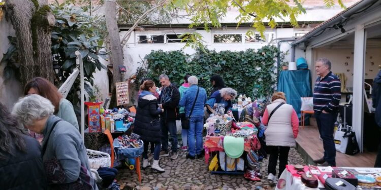El XI mercadillo vecinal navideño de Café Pendiente unirá solidaridad y trueque en Paseo de Pastrana 1 mercadillo cafe pendiente