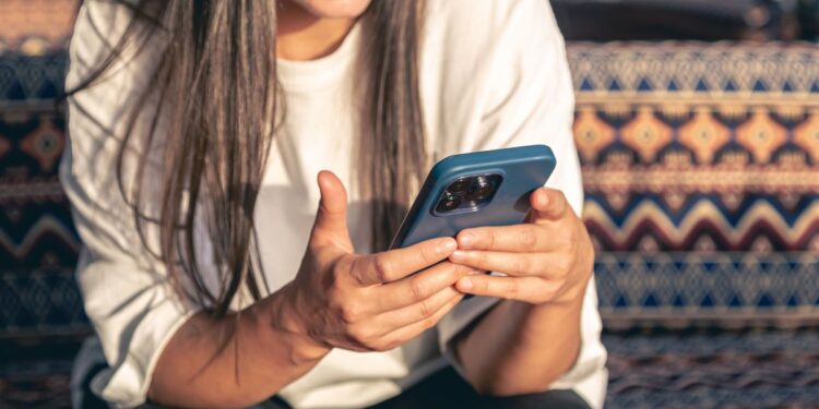 BBVA alerta de nuevos SMS fraudulentos que simulan transferencias urgentes y buscan robar claves y códigos 1 pvproductions - Freepik