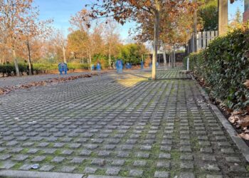 El Ayuntamiento mejorará el pavimento del aparcamiento de la Junta Municipal del Distrito IV en la calle Octavio Paz