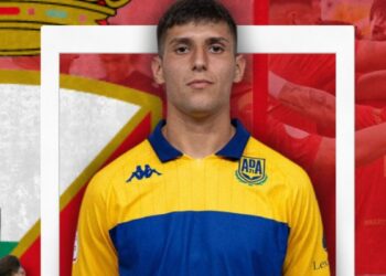 La RSD Alcalá refuerza su defensa con la incorporación de Álvaro Santiago, procedente de Unionistas y con experiencia en Primera RFEF