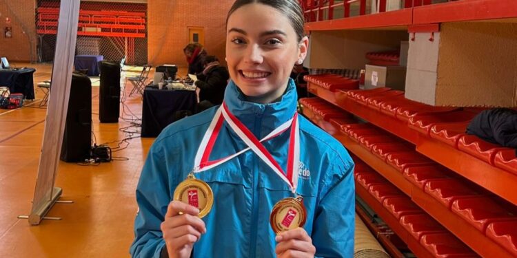 Carolina Escolar se corona en el Campeonato de Madrid de poomsae 2026 y sella su pase al Campeonato de España 1 Carolina Escolar, taekwondista alcalaína