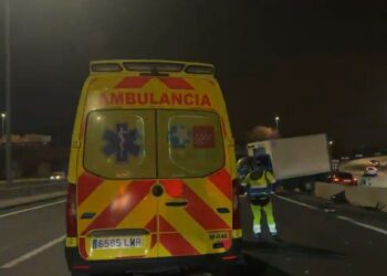 Un fallecido y dos heridos tras un choque entre un camión y un turismo en la A-2, a la altura de Alcalá de Henares