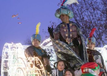 Del amanecer blanco a la tarde de ilusión: así vivió Alcalá una Cabalgata de Reyes que resistió al frío