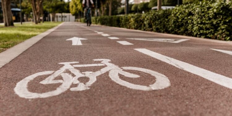Más Madrid acusa al PP de mentir: “Alcalá no cuenta, ni ha contado nunca, con una red de carriles bici digna de ese nombre” 1 Freepik