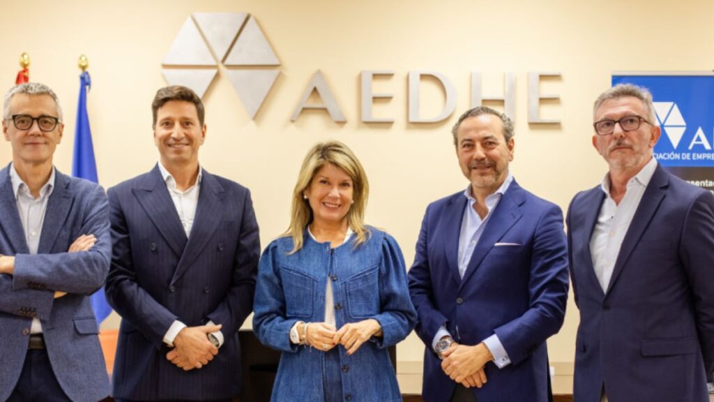 AEDHE se suma a las críticas de CEOE y Cepyme y alerta del impacto de la subida del SMI en pymes y autónomos 1 comite ejecutivo aedhe
