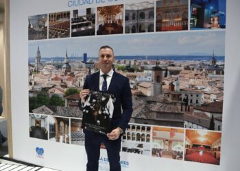 El fotógrafo alcalaíno Javier Expósito firma el cartel de la Semana Santa Complutense 2026