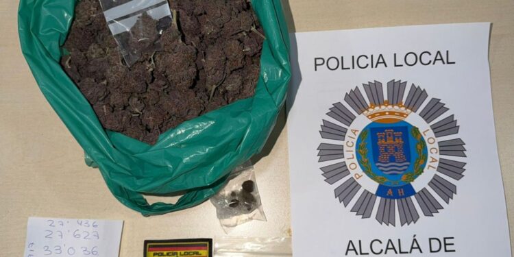 La Policía Local detiene a un conductor tras una persecución en Alcalá e incauta marihuana y otra droga en su coche 1 marihuana policia local