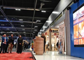 Alcalá presenta en FITUR la Semana Cervantina 2026 con Sansón Carrasco como imagen del Mercado Cervantino