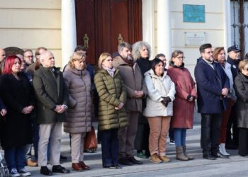 Alcalá de Henares rinde homenaje a las víctimas del accidente ferroviario de Adamuz