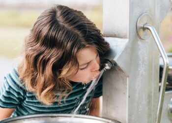 “Gotita a gotita”, la actividad que acerca la importancia del agua a las familias a través de una experiencia participativa