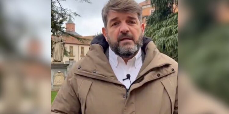 Vox llevará al Pleno una moción para pedir la rectificación de Más Madrid por el caso Provida 1 v acosta vox