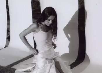 Valeria Castro llevará su directo íntimo a Conciertos de la Muralla el 11 de septiembre