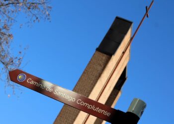 Alcalá y los Amigos del Camino Complutense renuevan su alianza para reforzar la ruta jacobea y su señalización