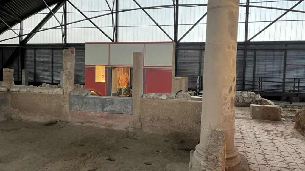 Casa de los Grifos complutum