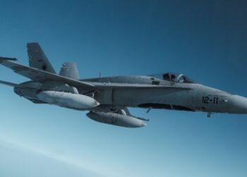 El Ayuntamiento publica un comunicado oficial y aclara que el ruido nocturno en Alcalá procede de pruebas con un Eurofighter