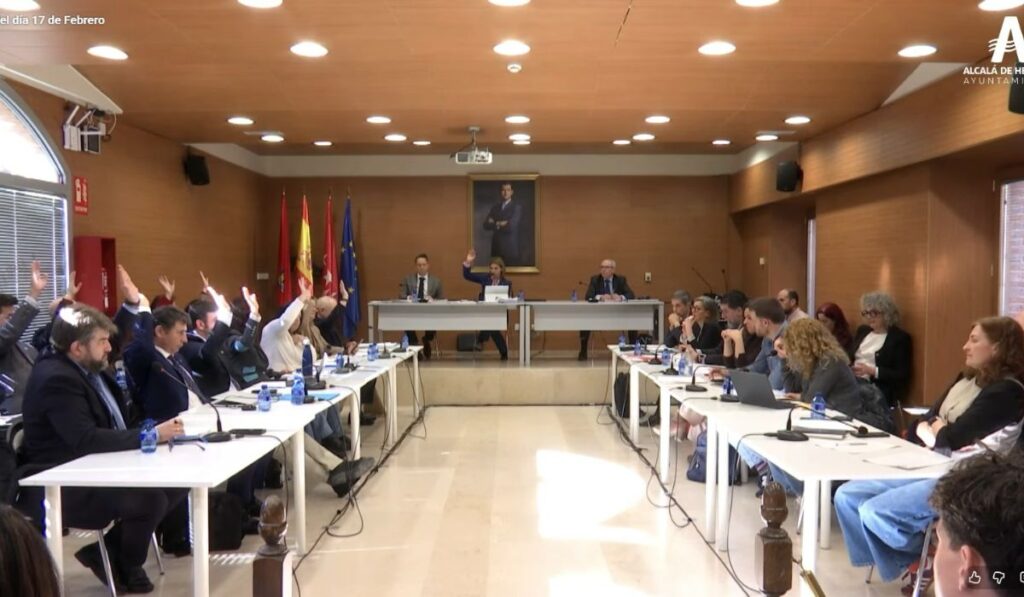 El Pleno aprueba regular el acceso a dependencias municipales con el rostro cubierto, como niqab o burka 1 Pleno Alcala