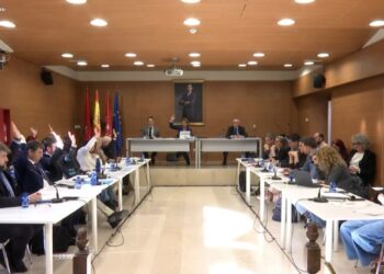 El Pleno aprueba regular el acceso a dependencias municipales con el rostro cubierto, como niqab o burka