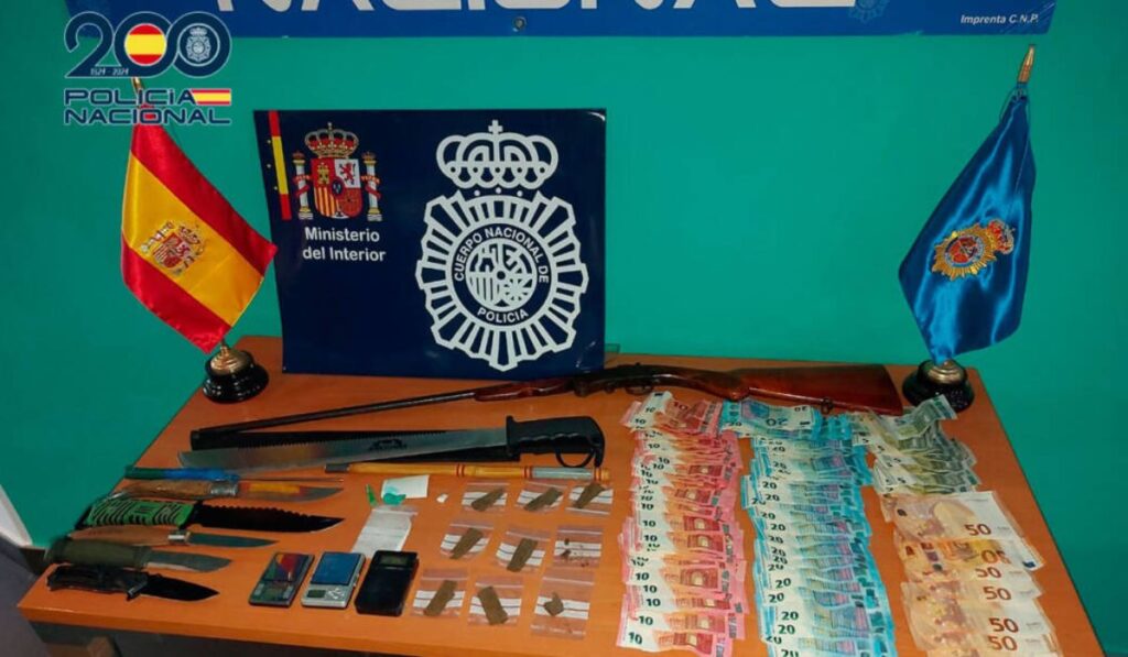 Dos detenidos tras desmantelar un narcopiso con venta de cocaína, heroína y hachís en el Distrito II de Alcalá de Henares 1 Policia Nacional