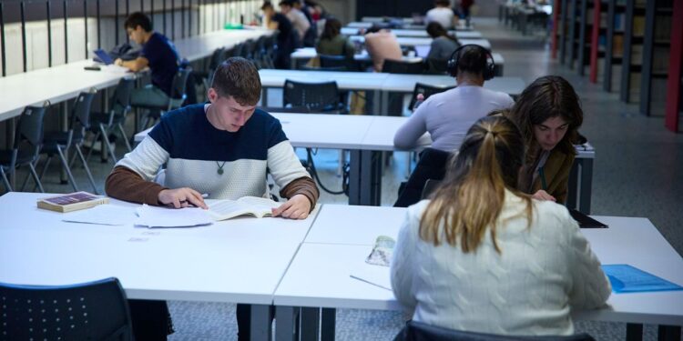 PAU 2026: qué cambios introduce el examen y cómo afrontarlo con los nuevos criterios de corrección 1 Fuente: UAH