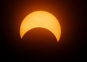 La Agrupación Astronómica Complutense celebra su 40 aniversario con una charla sobre eclipses totales en España