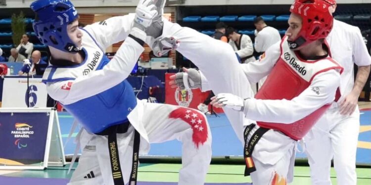 El taekwondista alcalaíno Iván Escolar firma un bronce de carácter en el Campeonato de España absoluto 1 Iván Escolar (izq.) durante un combate del Campeonato de España absoluto de Taekwondo