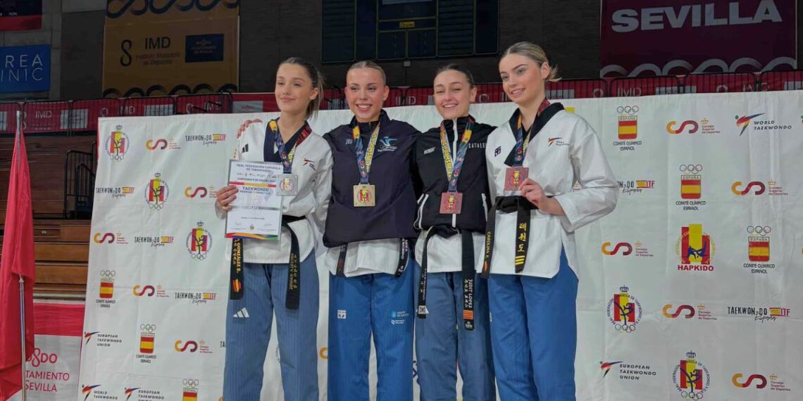 Carolina Escolar logra la plata por equipos y el bronce individual en el Nacional de Poomsae por autonomías en Sevilla 1 podio carolina escolar