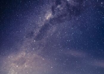 La contaminación lumínica, a debate en una charla divulgativa con el astrónomo Jaime Zamorano en el Distrito IV